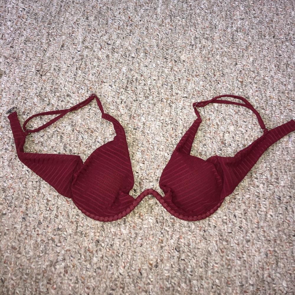 Bikini top with underwire detailing